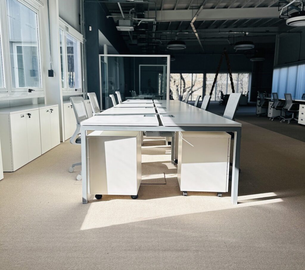 ADEN Business School – equipamiento Almacenar