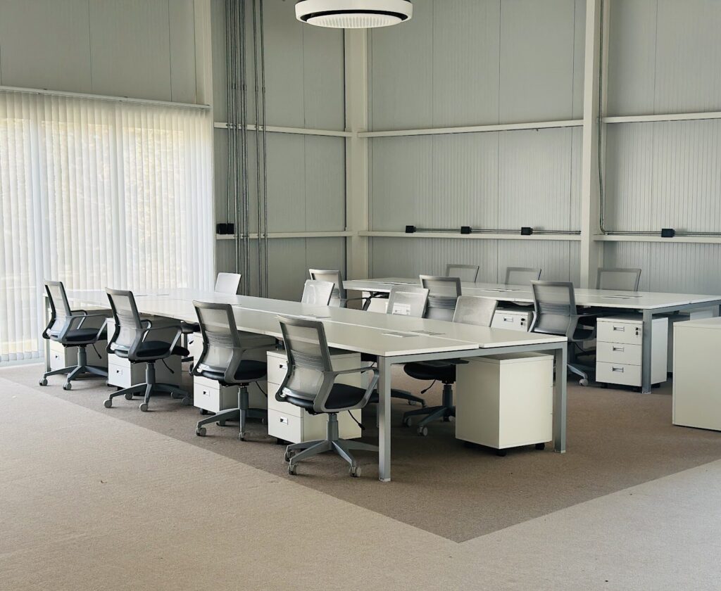 ADEN Business School – equipamiento Almacenar
