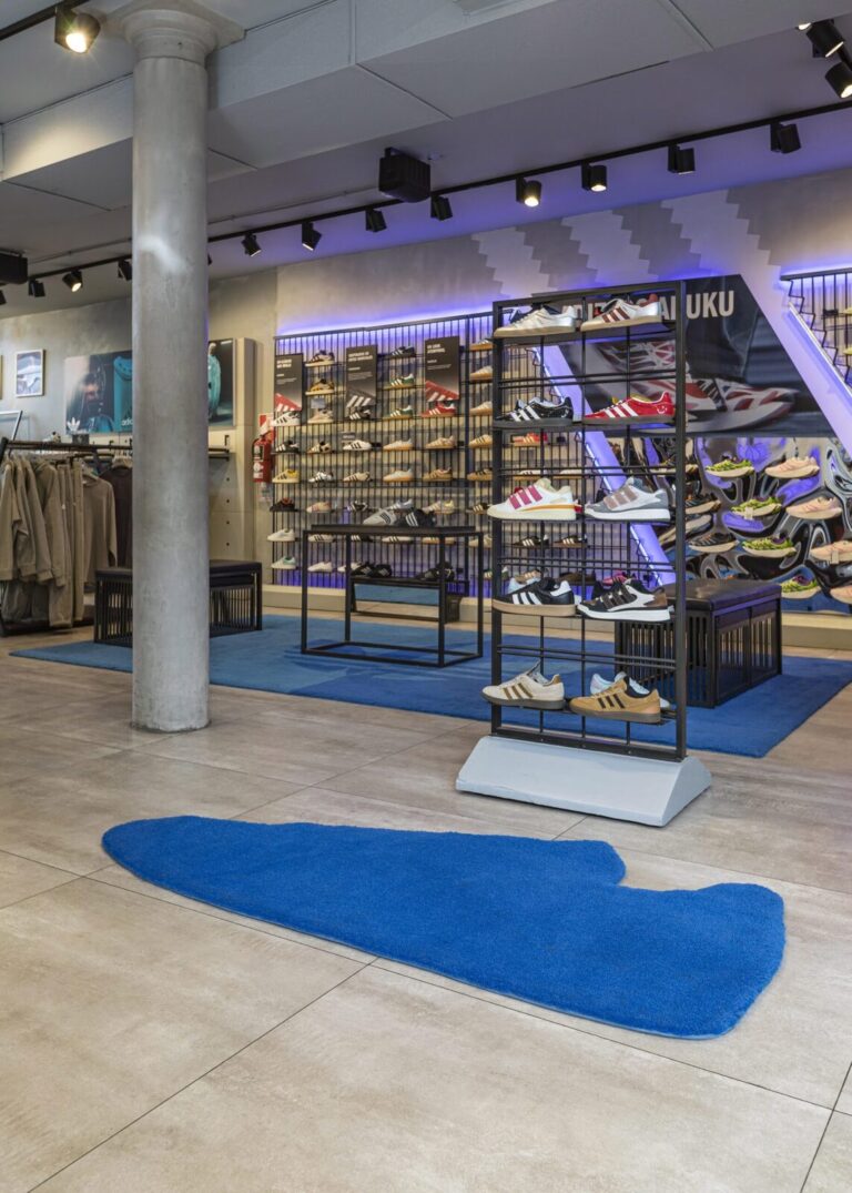 Alfombra instalada en oficina corporativa