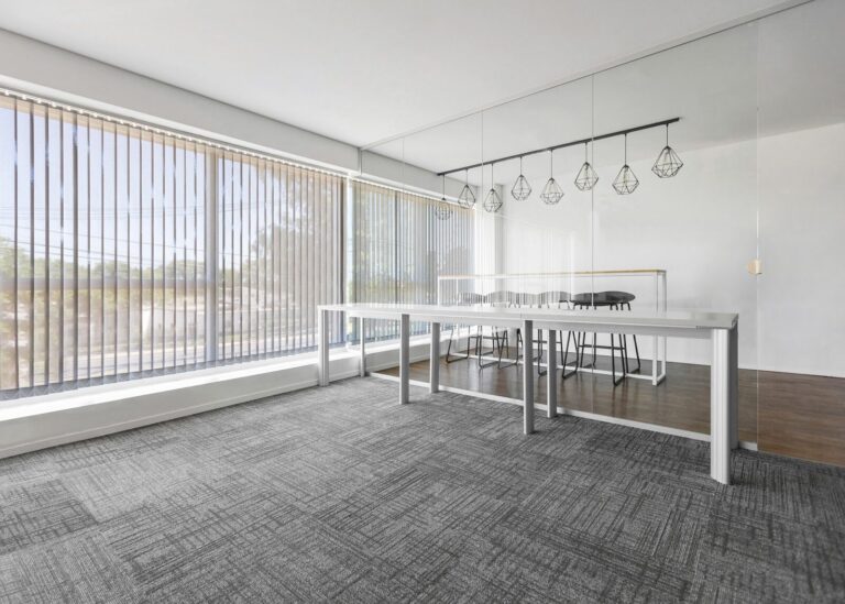 Alfombra Infinity instalada en oficina corporativa