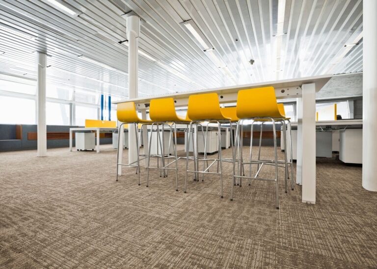 Alfombra Infinity instalada en oficina corporativa