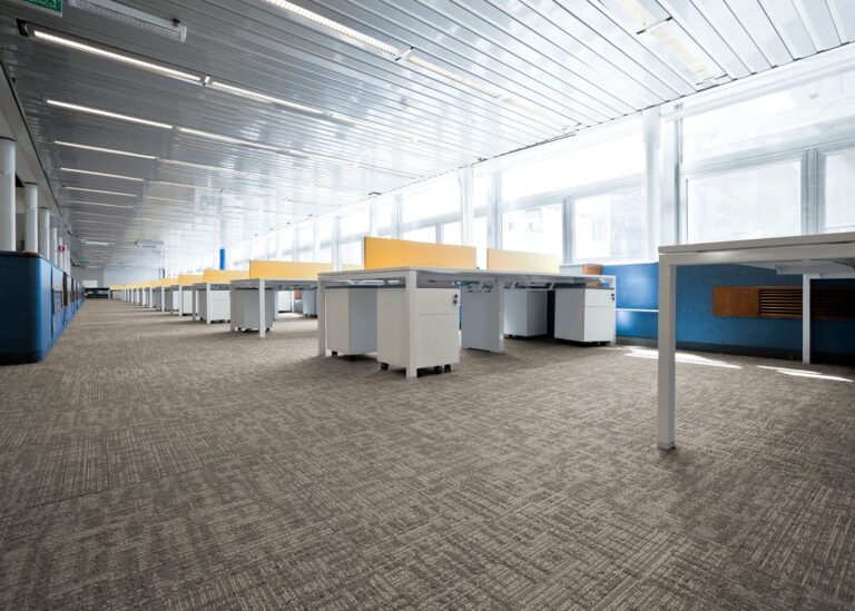 Alfombra Infinity instalada en oficina corporativa
