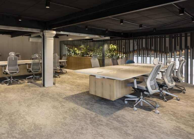Alfombra Magna Fxs instalada en oficina corporativa