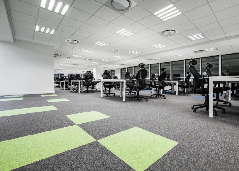 Alfombra Olimpia instalada en oficina corporativa